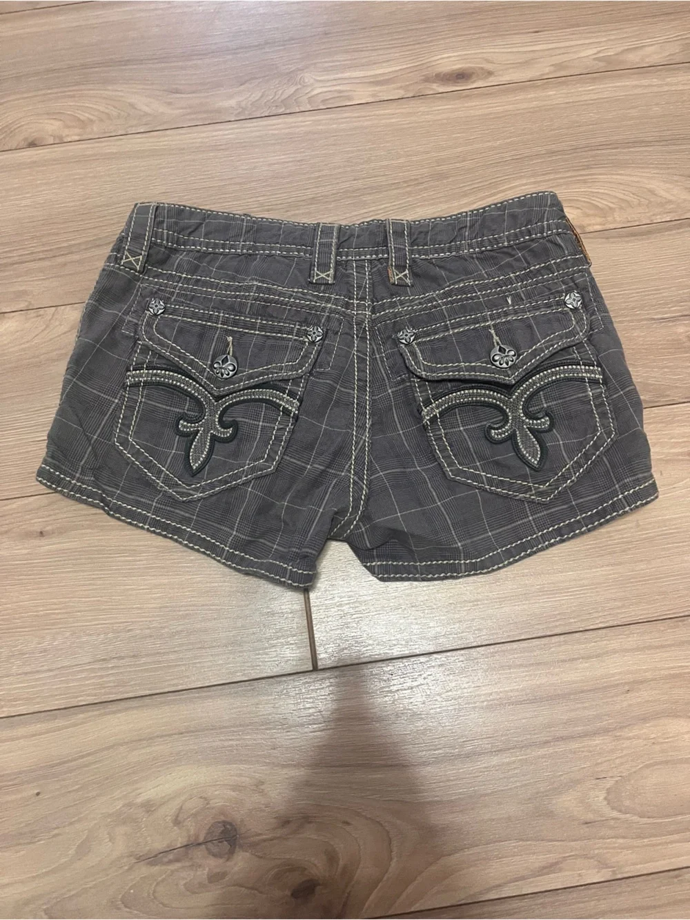 Rock Revival Gray Plaid Low-Rise Jean Shorts size 24 - Picture 3 of 4